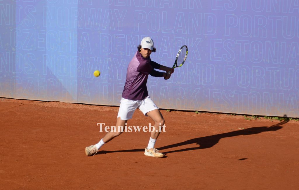 Alberto Sanna nella finale dei Campionati Sardi Assoluti 2024 al Tc Cagliari (24.12.2024 credit Tennisweb.it)